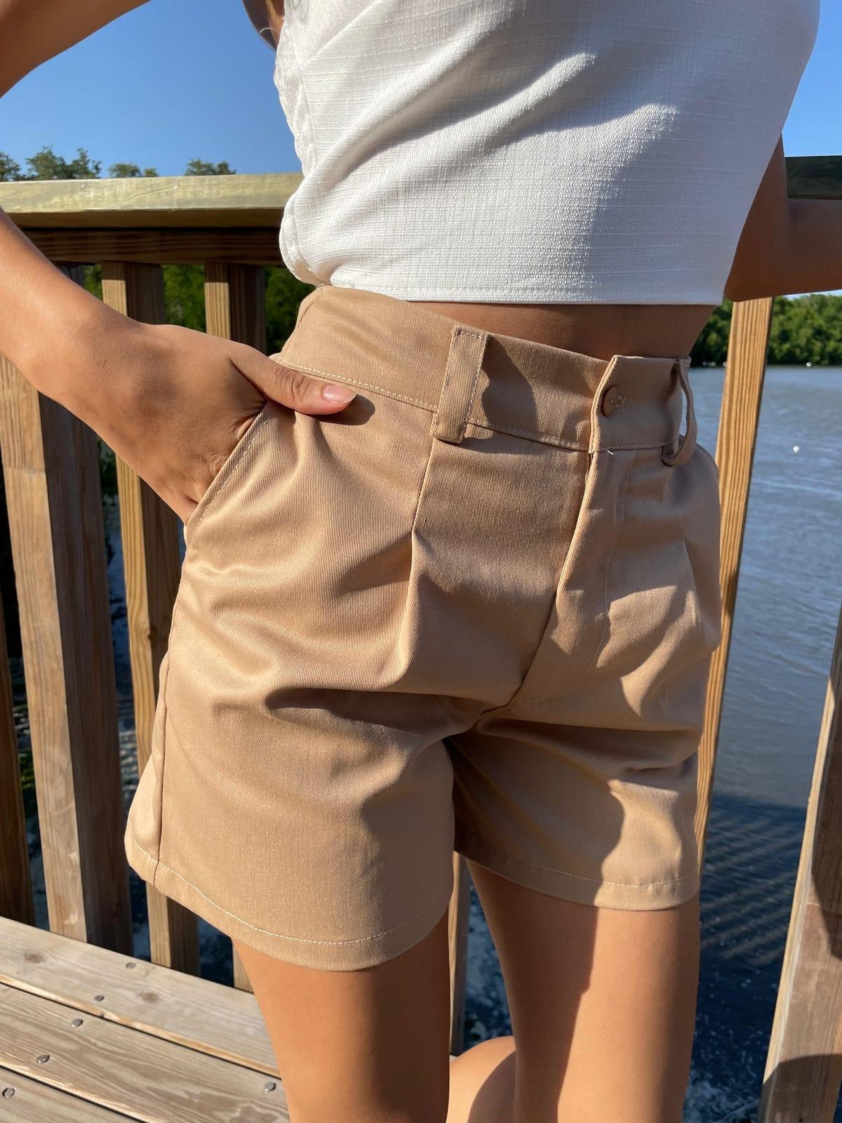 Caqui Short — vista frontal